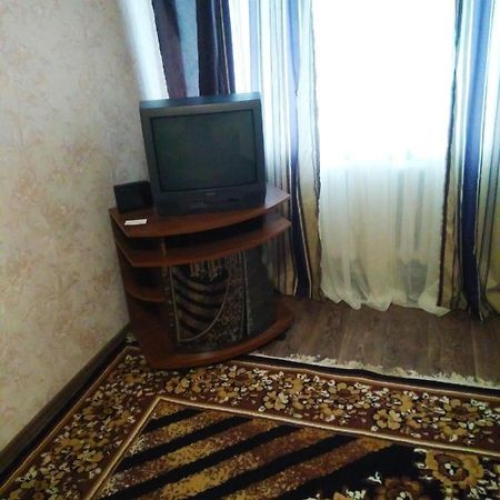 Двухкомнатная Квартира В Центре Okhtyrka Luaran gambar
