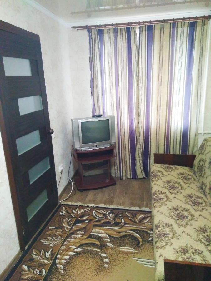Двухкомнатная Квартира В Центре Okhtyrka Luaran gambar