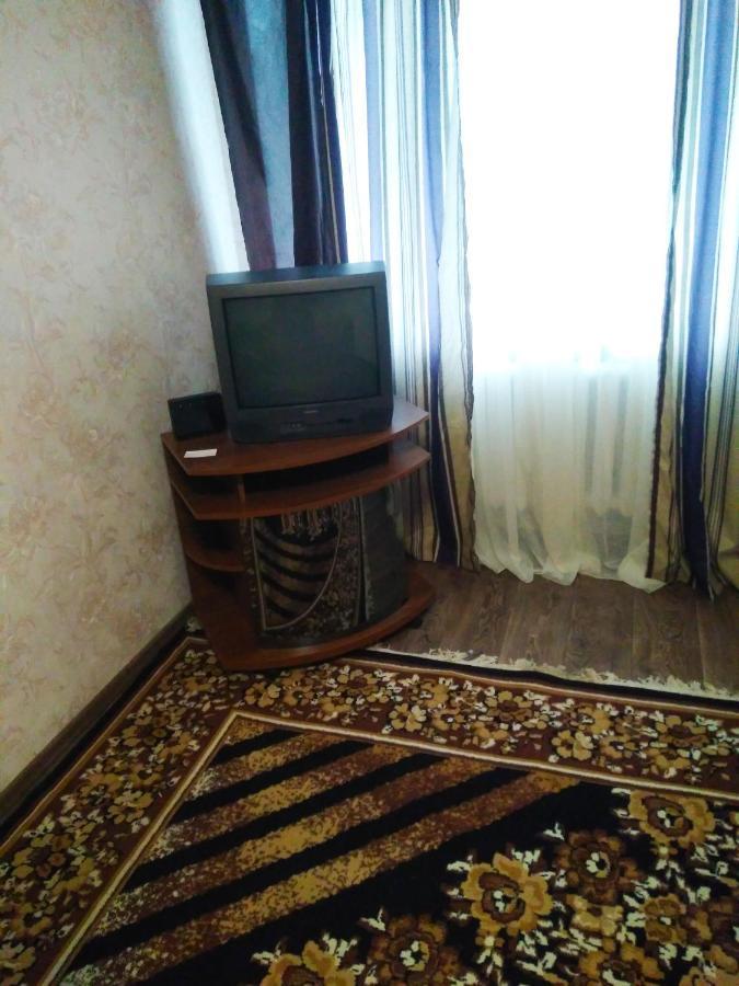 Двухкомнатная Квартира В Центре Okhtyrka Luaran gambar